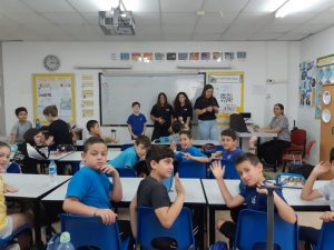 המשצ"ים שלנו מעבירים שיעור בנושא בטיחות בדרכים
