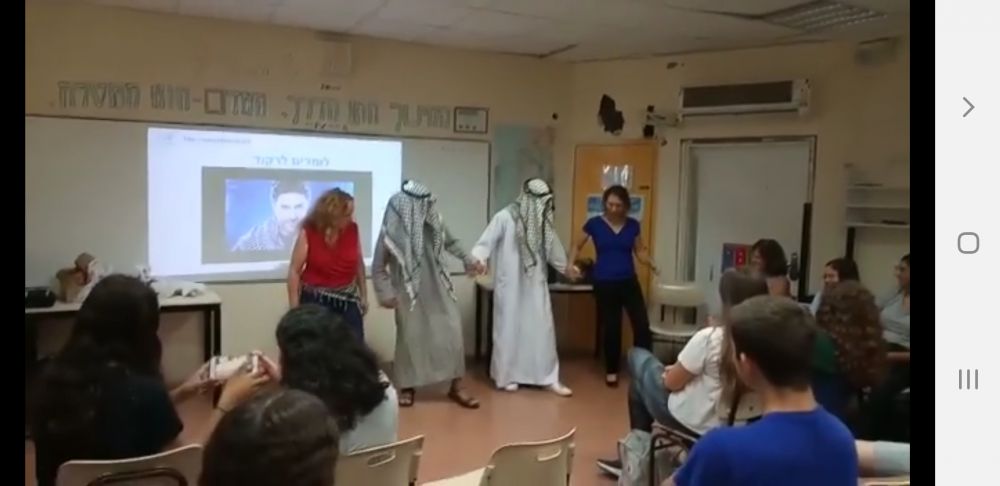 "אישה בלי בושה" הרצאה של עידית בר לתלמידי מגמת ערבית