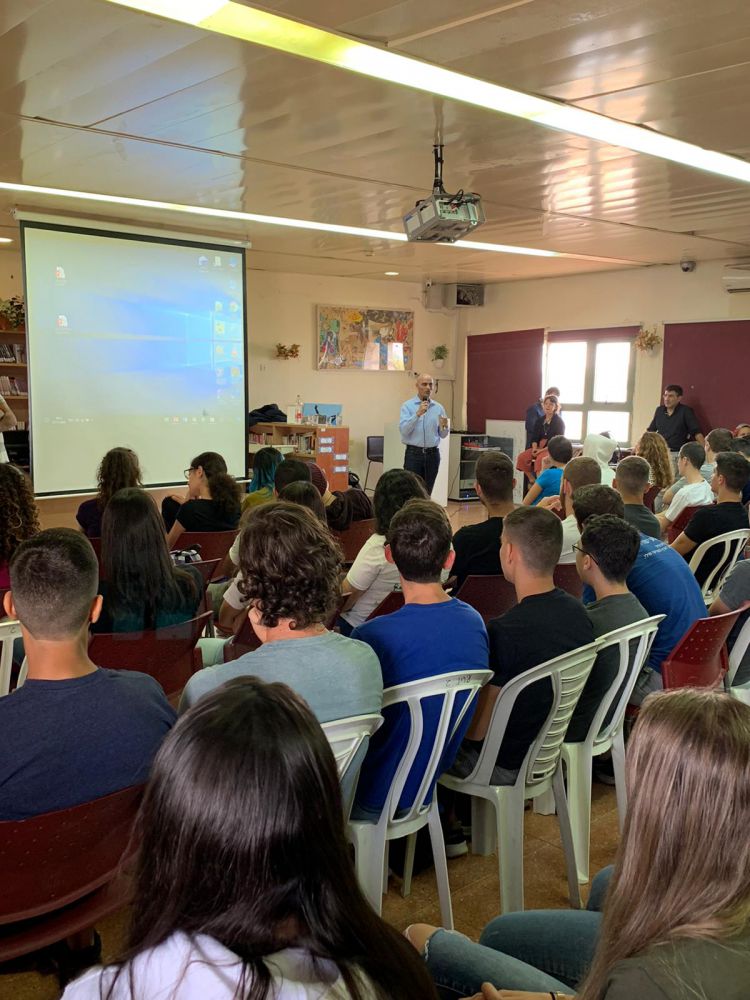 סחיטות מיניות ברשת - הרצאה מפי דורון הרמן לשכבת יב